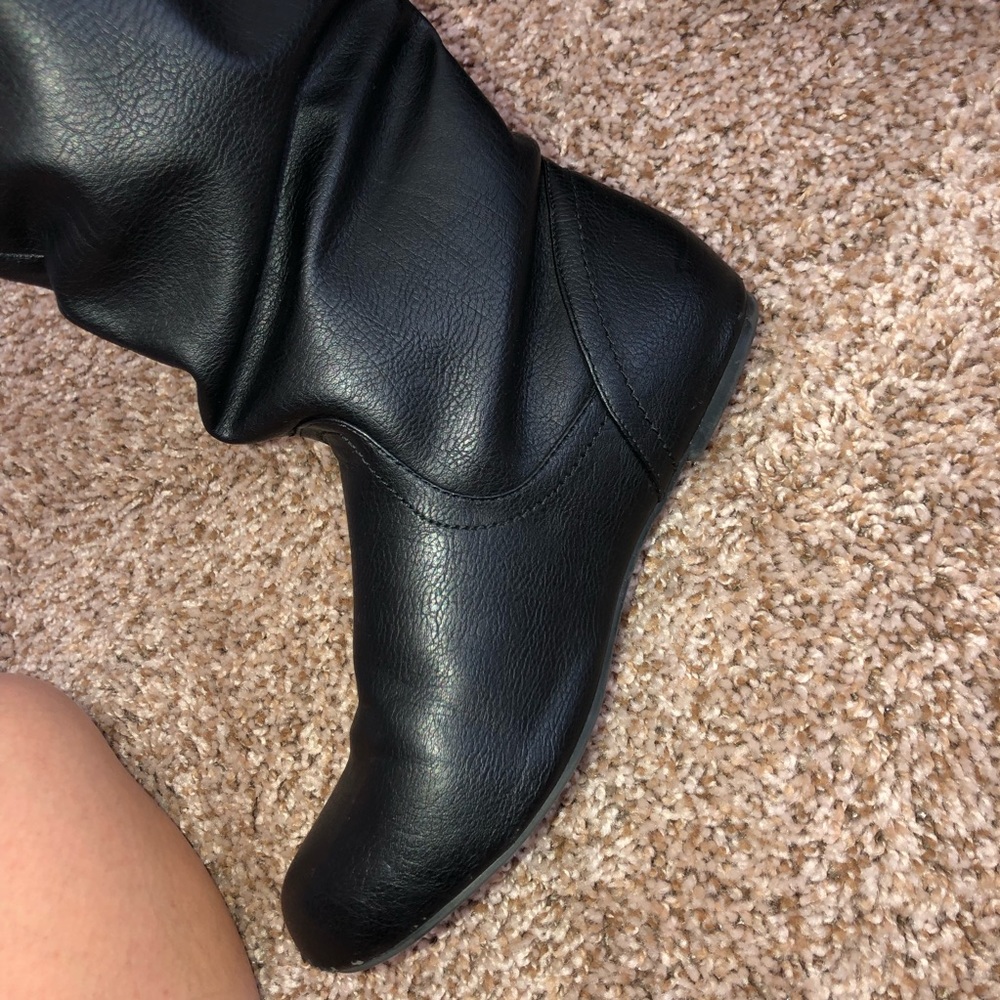 BOOTS - Picture 5 of 8